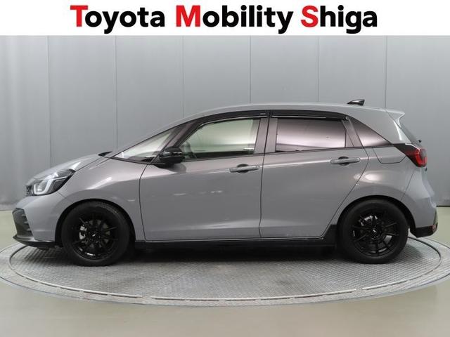 フィット ｅ：ＨＥＶ　ＲＳ　フルセグ　メモリーナビ　ミュージックプレイヤー接続可　バックカメラ　衝突被害軽減システム　ＥＴＣ　ドラレコ　ＬＥＤヘッドランプ　ワンオーナー（2枚目）