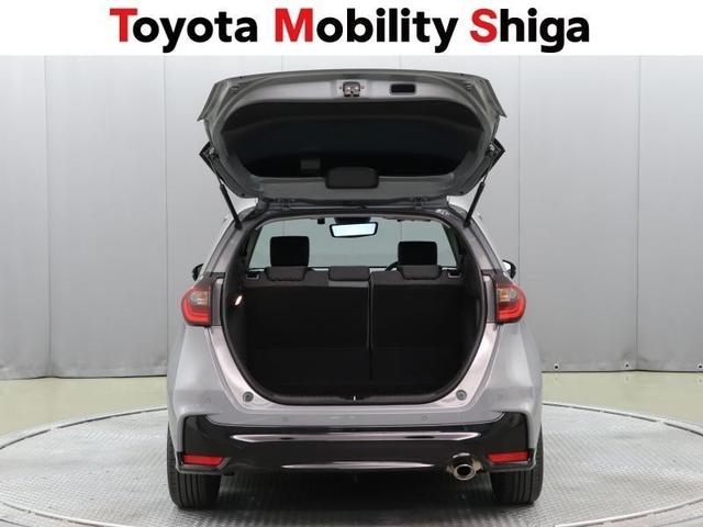 フィット ｅ：ＨＥＶ　ＲＳ　フルセグ　メモリーナビ　ミュージックプレイヤー接続可　バックカメラ　衝突被害軽減システム　ＥＴＣ　ドラレコ　ＬＥＤヘッドランプ　ワンオーナー（12枚目）