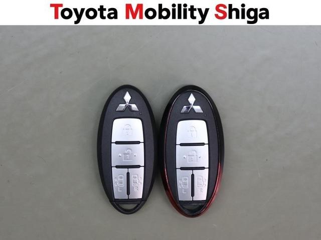 �|�P�b�g��J�o���̒��Ɍg�т��Ă��������Ńh�A�̎{����G���W���̎n���������g�킸����ł���֗��ȃX�}�[�g�L�[�𑕔����Ă��܂��B