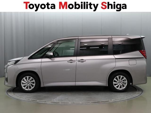 ノア ＨＶ　ＧサイドリフトＵＰチルト　フルセグ　ＤＶＤ再生　ミュージックプレイヤー接続可　バックカメラ　衝突被害軽減システム　ＥＴＣ　両側電動スライド　ＬＥＤヘッドランプ　乗車定員７人　３列シート　ワンオーナー（2枚目）