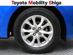 シンプルなデザインの純正アルミホイールです。落ち着いたデザインですので車体と一体感があります。 7