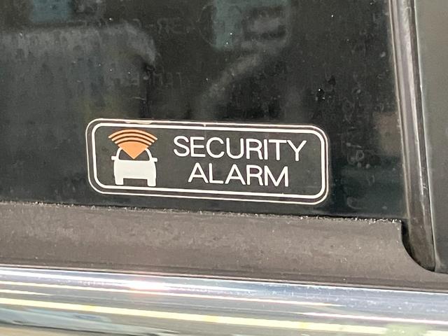 品質へのこだわり！フロアマットやシートなど車内をキレイに清掃し、ニオイや汚れなどを徹底的にクリーニングしてもらっております。室内はピカピカです☆