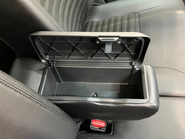 品質へのこだわり！専門のカークリーニング業者さんに依頼をして徹底的に内装・外装をキレイにしてもらっております。外装は磨きもしてもらっていますのでピカピカですね☆