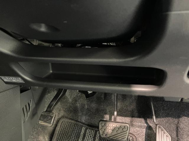 品質へのこだわり！フロアマットやシートなど車内をキレイに清掃し、ニオイや汚れなどを徹底的にクリーニングしてもらっております。室内はピカピカです☆