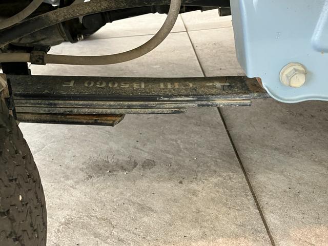 ハイゼットトラック エクストラSA3t 4WD AT車 荷台作業灯 車検整備付 衝突被害軽減ブレーキ パートタイム4WD AT車 CDステレオ キーレス パワーウインドウ オートライト マニュアルエアコン マニュアルレベリング 荷台作業灯 4枚リーフスプリン(18枚目)