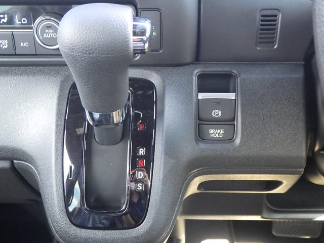 Ｎ－ＢＯＸカスタム ベースグレード　純正８インチディスプレイオーディオ　ホンダセンシング　両側パワースライドドア　電動パーキング　ＬＥＤオートヘッドライト　キーフリー　前席シートヒーター　純正１４インチＡＷ　ＵＳＢソケット（14枚目）