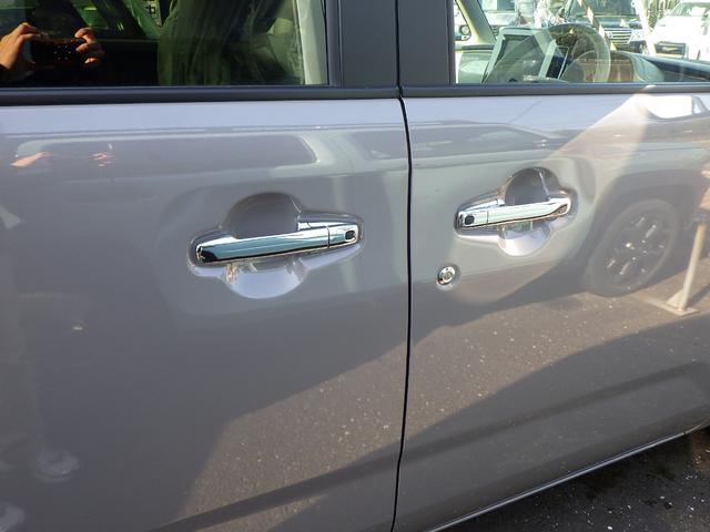 ワゴンＲスマイル ハイブリッドＸ　ツートン　ＤＳＢＳＩＩ　キーフリー　電動パーキング　ＬＥＤヘッドライト　前席シートヒーター　アイドリングストップ　両側パワースライドドア　３６０°プレミアムＵＶ＆ＩＲカットガラス　ファブリックシート（8枚目）