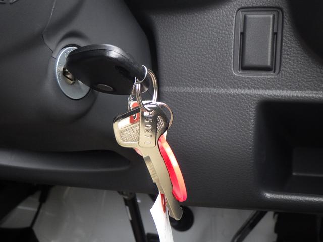 キャリイトラック ＫＣエアコン・パワステ　４ＷＤ　４ＡＴ　ＤＣＢＳ　キーレス　パワーウンドウ　３方開荷台　ＡＭ　ＦＭラジオ　アイドリングストップ　エアコン　パワステ　アングル　間欠ワイパー　両席エアバッグ　ＡＢＳ（8枚目）