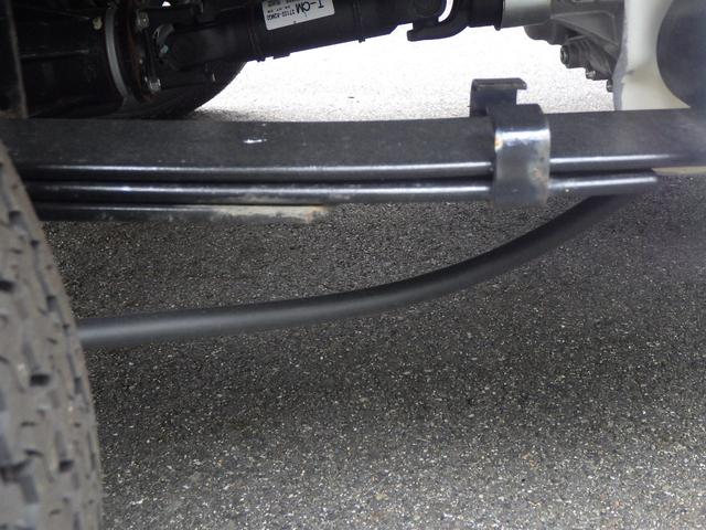 キャリイトラック ＫＣエアコン・パワステ　４ＷＤ　４ＡＴ　ＤＣＢＳ　キーレス　パワーウンドウ　３方開荷台　ＡＭ　ＦＭラジオ　アイドリングストップ　エアコン　パワステ　アングル　間欠ワイパー　両席エアバッグ　ＡＢＳ（18枚目）