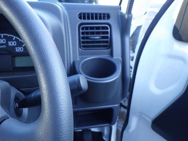 キャリイトラック ＫＣエアコン・パワステ　４ＷＤ　４ＡＴ　ＤＣＢＳ　キーレス　パワーウンドウ　３方開荷台　ＡＭ　ＦＭラジオ　アイドリングストップ　エアコン　パワステ　アングル　間欠ワイパー　両席エアバッグ　ＡＢＳ（27枚目）