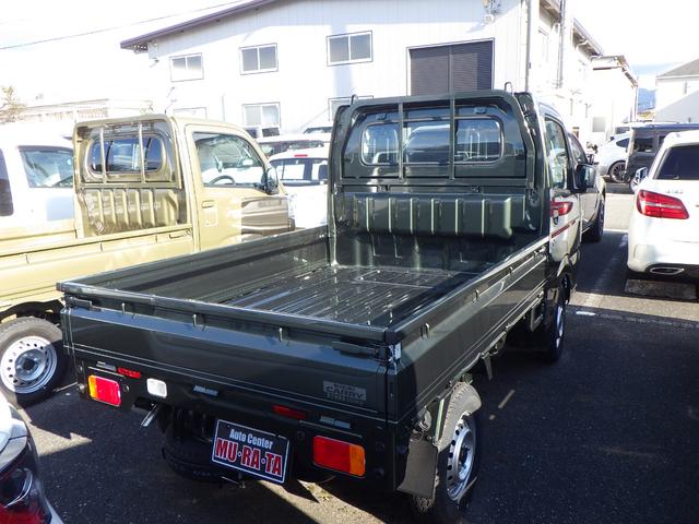 キャリイトラック ＫＣエアコン・パワステ　４ＷＤ　４ＡＴ　ＤＣＢＳ　キーレス　パワーウンドウ　３方開荷台　ＡＭ　ＦＭラジオ　アイドリングストップ　エアコン　パワステ　アングル　間欠ワイパー　両席エアバッグ　ＡＢＳ（4枚目）