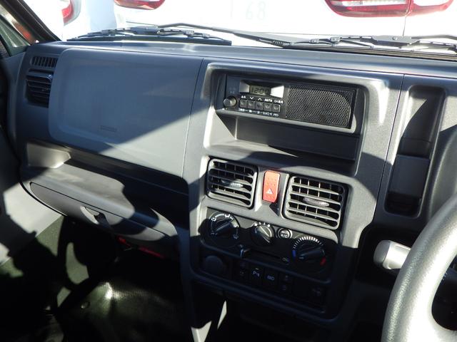 キャリイトラック ＫＣエアコン・パワステ　４ＷＤ　４ＡＴ　ＤＣＢＳ　キーレス　パワーウンドウ　３方開荷台　ＡＭ　ＦＭラジオ　アイドリングストップ　エアコン　パワステ　アングル　間欠ワイパー　両席エアバッグ　ＡＢＳ（10枚目）