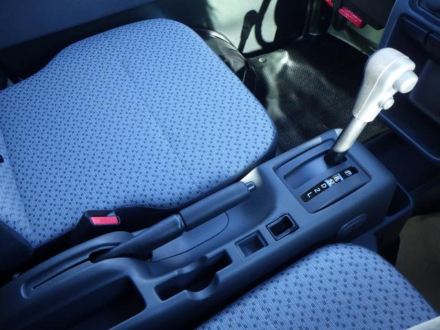 キャリイトラック ＫＣエアコン・パワステ　４ＷＤ　４ＡＴ　ＤＣＢＳ　キーレス　パワーウンドウ　３方開荷台　ＡＭ　ＦＭラジオ　アイドリングストップ　エアコン　パワステ　アングル　間欠ワイパー　両席エアバッグ　ＡＢＳ（26枚目）