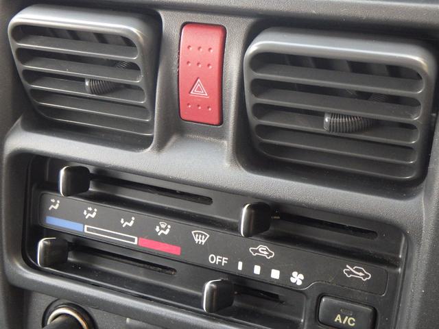 キャリイトラック 　アーム式ゲートリフター　ＡＴ　４ＷＤ　ＣＤデッキ　ＥＴＣ車載器　オートマ　運転席エアバッグ　パワステ　ドライブレコーダー　レベライザー　荷台マット　ゲートプロテクター　作業灯（11枚目）
