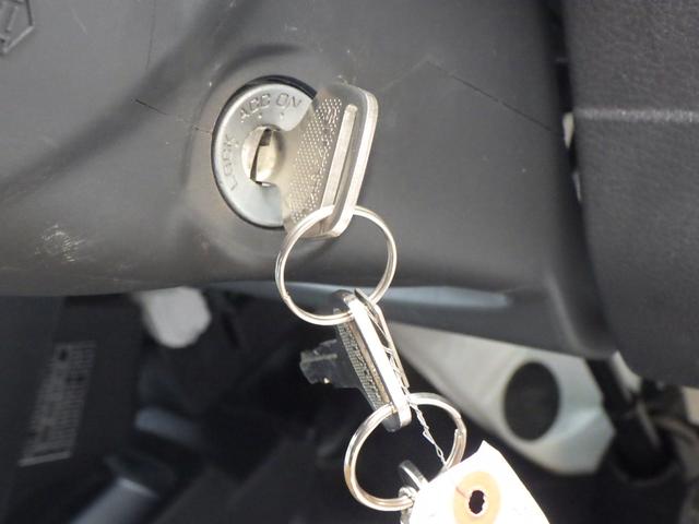 キャリイトラック 　アーム式ゲートリフター　ＡＴ　４ＷＤ　ＣＤデッキ　ＥＴＣ車載器　オートマ　運転席エアバッグ　パワステ　ドライブレコーダー　レベライザー　荷台マット　ゲートプロテクター　作業灯（15枚目）