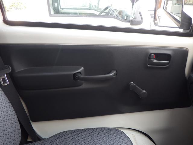 キャリイトラック 　アーム式ゲートリフター　ＡＴ　４ＷＤ　ＣＤデッキ　ＥＴＣ車載器　オートマ　運転席エアバッグ　パワステ　ドライブレコーダー　レベライザー　荷台マット　ゲートプロテクター　作業灯（17枚目）