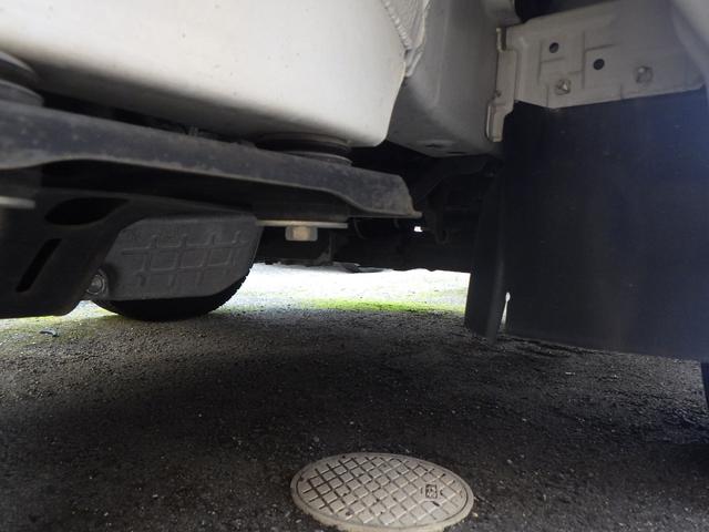 キャリイトラック 　アーム式ゲートリフター　ＡＴ　４ＷＤ　ＣＤデッキ　ＥＴＣ車載器　オートマ　運転席エアバッグ　パワステ　ドライブレコーダー　レベライザー　荷台マット　ゲートプロテクター　作業灯（21枚目）