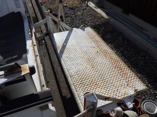 キャリイトラック 　アーム式ゲートリフター　ＡＴ　４ＷＤ　ＣＤデッキ　ＥＴＣ車載器　オートマ　運転席エアバッグ　パワステ　ドライブレコーダー　レベライザー　荷台マット　ゲートプロテクター　作業灯（24枚目）