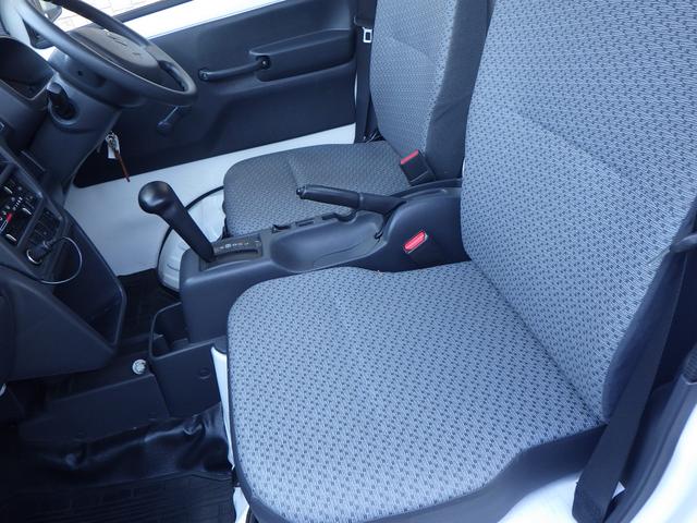 キャリイトラック 　アーム式ゲートリフター　ＡＴ　４ＷＤ　ＣＤデッキ　ＥＴＣ車載器　オートマ　運転席エアバッグ　パワステ　ドライブレコーダー　レベライザー　荷台マット　ゲートプロテクター　作業灯（30枚目）