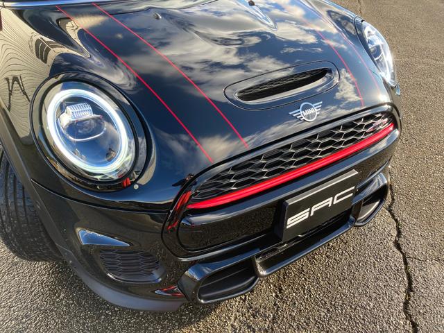ＭＩＮＩ ジョンクーパーワークス　アクティブクルーズコントロール　パークディスタンスコントロール　シートヒーター　ボンネットストライプ　リアビューカメラパッケージ　ＰＲＯエアロダイナミックアップグレードキット　ＨＤＤナビ　ＥＴＣ２．０（4枚目）