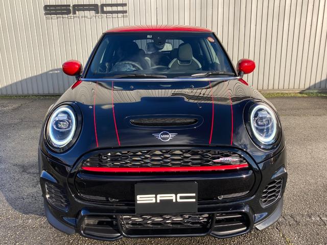 ＭＩＮＩ ジョンクーパーワークス　アクティブクルーズコントロール　パークディスタンスコントロール　シートヒーター　ボンネットストライプ　リアビューカメラパッケージ　ＰＲＯエアロダイナミックアップグレードキット　ＨＤＤナビ　ＥＴＣ２．０（5枚目）