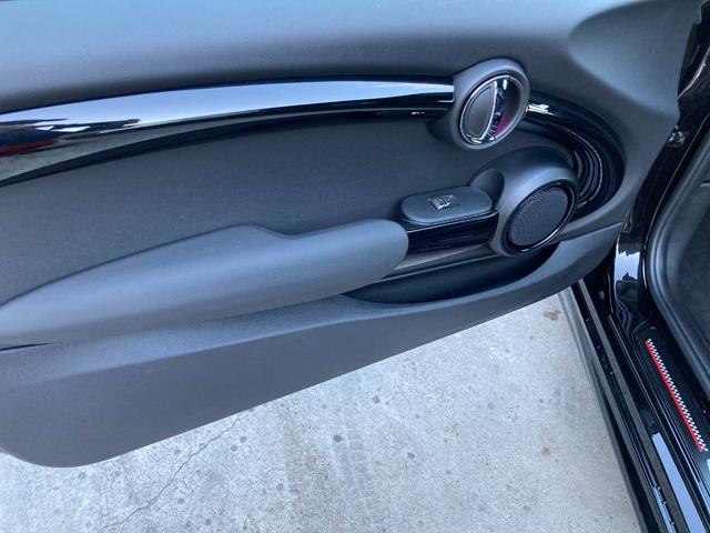 ＭＩＮＩ ジョンクーパーワークス　アクティブクルーズコントロール　パークディスタンスコントロール　シートヒーター　ボンネットストライプ　リアビューカメラパッケージ　ＰＲＯエアロダイナミックアップグレードキット　ＨＤＤナビ　ＥＴＣ２．０（65枚目）