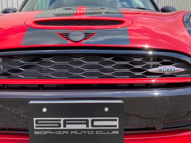 ＭＩＮＩ ジョンクーパーワークス　ジョンクーパーワークス　６速ＭＴ　純正ＨＤＤナビ　リアビューカメラ　シートヒーター　自動防眩ミラー　アダクティブＬＥＤヘッドライト　ヘッドアップディスプレイ　ボンネットストライプ　ＰＤＣ（4枚目）