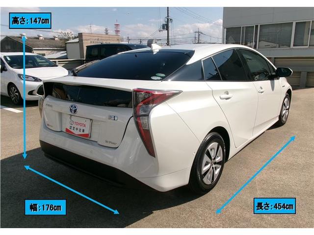 プリウス Ａ　トヨタ認定中古車　ＰＣＳ　ＬＥＤランプ　４ＷＤ　オートエアコン　ＥＴＣ付　ナビ＆ＴＶ　スマートキー　オートクルーズ　デュアルエアバッグ　カーテンエアバッグ　ＡＢＳ　メモリーナビ　エアバッグ　キーレス（3枚目）