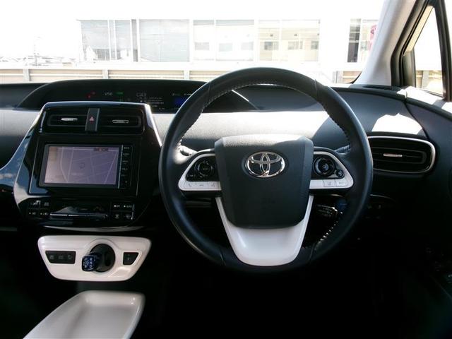 プリウス Ａ　トヨタ認定中古車　ＰＣＳ　ＬＥＤランプ　４ＷＤ　オートエアコン　ＥＴＣ付　ナビ＆ＴＶ　スマートキー　オートクルーズ　デュアルエアバッグ　カーテンエアバッグ　ＡＢＳ　メモリーナビ　エアバッグ　キーレス（4枚目）