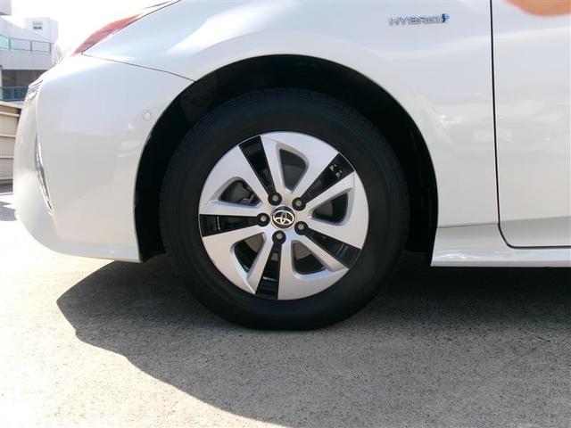 プリウス Ａ　トヨタ認定中古車　ＰＣＳ　ＬＥＤランプ　４ＷＤ　オートエアコン　ＥＴＣ付　ナビ＆ＴＶ　スマートキー　オートクルーズ　デュアルエアバッグ　カーテンエアバッグ　ＡＢＳ　メモリーナビ　エアバッグ　キーレス（12枚目）