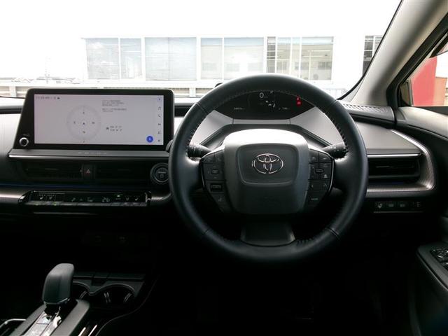 プリウス Ｚ　トヨタ認定中古車　インテリジェントクリアランスソナー　ＰＷシート　地デジＴＶ　ＡＷ　ＬＥＤヘッドライト　エアコン　バックモニター　ドライブレコーダー　ＡＣ１００Ｖ　オートクルーズ　４ＷＤ　キーレス（4枚目）