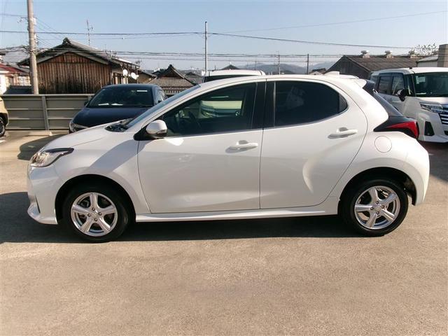 ヤリス ハイブリッドＺ　トヨタ認定中古車　プリクラッシュセーフティ　カーテンエアバッグ　ＬＥＤライト　オートクルーズ　横滑防止装置　４ＷＤ　アルミホイール　スマートキー　オートエアコン　キーレスエントリー　エアバッグ　ＡＢＳ（2枚目）