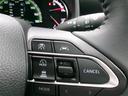 レーンディパーチャーアラートは、車線の逸脱を検知して音で教えてくれます。ドライブのサポートになりますね。(補助装置です)