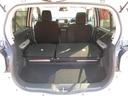 後席を倒すと収納力がアップします。長尺物も積めるのでカーライフの幅が広がりますね。
