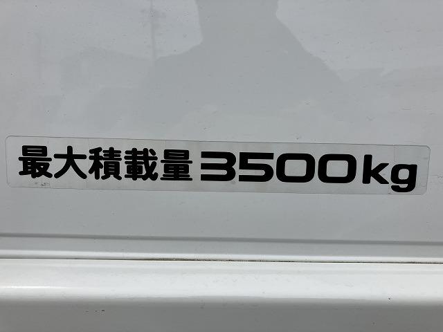 エルフトラック ３．５ｔ積・６ＭＴ・ワイド・ロング・平ボディ　坂道発進補助装置・左電格ミラー・ＥＴＣ・キーレス・ライトレベライザー・フォグランプ・ドアバイザー・フロアマット・荷台内寸４３５３ｘ２０９１ｘ３７９（40枚目）