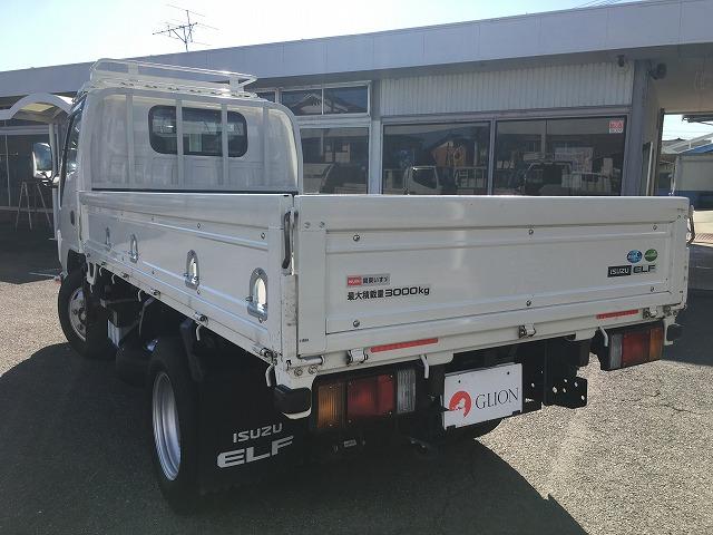 エルフトラック ３ｔ積・平ボディ・６ＭＴ・ＡＥＢＳカメラ付　３ｔ積・平ボディ・６ＭＴ・ＡＥＢＳカメラ・左電格ミラー・坂道発進補助装置・車線逸脱警報装置・アイドリングストップ・ロープ穴４対・ドライブレコーダー（ＳＤ欠）・荷台内寸　Ｌ３１２５　Ｗ１６２２　Ｈ３８１（4枚目）