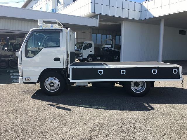 エルフトラック ３ｔ積・平ボディ・６ＭＴ・ＡＥＢＳカメラ付　３ｔ積・平ボディ・６ＭＴ・ＡＥＢＳカメラ・左電格ミラー・坂道発進補助装置・車線逸脱警報装置・アイドリングストップ・ロープ穴４対・ドライブレコーダー（ＳＤ欠）・荷台内寸　Ｌ３１２５　Ｗ１６２２　Ｈ３８１（11枚目）