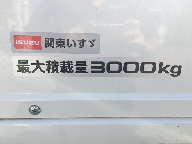 エルフトラック ３ｔ積・平ボディ・６ＭＴ・ＡＥＢＳカメラ付　３ｔ積・平ボディ・６ＭＴ・ＡＥＢＳカメラ・左電格ミラー・坂道発進補助装置・車線逸脱警報装置・アイドリングストップ・ロープ穴４対・ドライブレコーダー（ＳＤ欠）・荷台内寸　Ｌ３１２５　Ｗ１６２２　Ｈ３８１（38枚目）