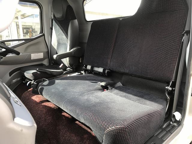 キャンター ＡＴ車・３．１ｔ積・積載車・ラジコン付・ＵＮＩＣ製　３．１ｔ積・ＡＴ車・積載車・衝突軽減ブレーキ・車線逸脱警報装置・左電格ミラー・フォグランプ・ラジコン付・作業灯・ウィンチ・メッキパーツ・キーレス・荷台内寸　Ｌ５７１５　Ｗ２０６０（31枚目）