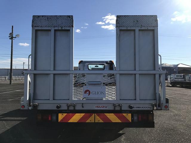 エルフトラック ３ｔ積・電動リアゲート・１オーナー・積載車・６ＭＴ　３ｔ積・積載車・ワンオーナー・６ＭＴ・ＮＥＯ５・電動リアゲート・ラジコン・坂道発進補助装置・社外ナビ、ＴＶ（ＡＶＮ－Ｒ７）左電格ミラー・ＥＴＣ・メッキパーツ・キーレス・荷台内寸　Ｌ５７０３　Ｗ２０６０（5枚目）