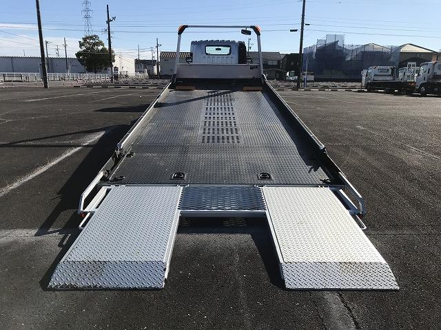 エルフトラック ３ｔ積・電動リアゲート・１オーナー・積載車・６ＭＴ　３ｔ積・積載車・ワンオーナー・６ＭＴ・ＮＥＯ５・電動リアゲート・ラジコン・坂道発進補助装置・社外ナビ、ＴＶ（ＡＶＮ－Ｒ７）左電格ミラー・ＥＴＣ・メッキパーツ・キーレス・荷台内寸　Ｌ５７０３　Ｗ２０６０（12枚目）