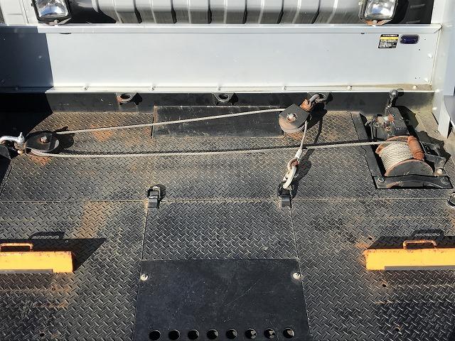 エルフトラック ３ｔ積・電動リアゲート・１オーナー・積載車・６ＭＴ　３ｔ積・積載車・ワンオーナー・６ＭＴ・ＮＥＯ５・電動リアゲート・ラジコン・坂道発進補助装置・社外ナビ、ＴＶ（ＡＶＮ－Ｒ７）左電格ミラー・ＥＴＣ・メッキパーツ・キーレス・荷台内寸　Ｌ５７０３　Ｗ２０６０（17枚目）