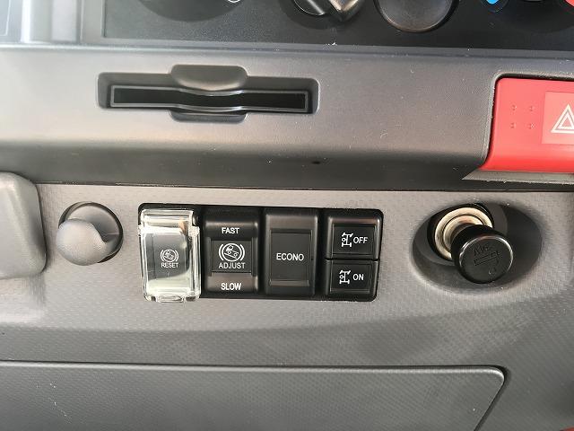 エルフトラック ３ｔ積・電動リアゲート・１オーナー・積載車・６ＭＴ　３ｔ積・積載車・ワンオーナー・６ＭＴ・ＮＥＯ５・電動リアゲート・ラジコン・坂道発進補助装置・社外ナビ、ＴＶ（ＡＶＮ－Ｒ７）左電格ミラー・ＥＴＣ・メッキパーツ・キーレス・荷台内寸　Ｌ５７０３　Ｗ２０６０（33枚目）