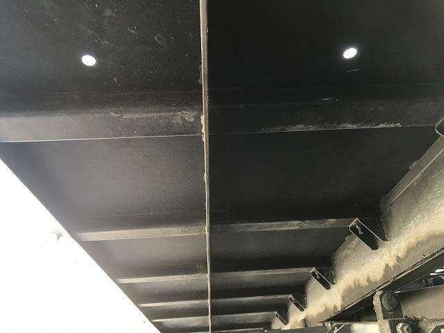 エルフトラック ３ｔ積・電動リアゲート・１オーナー・積載車・６ＭＴ　３ｔ積・積載車・ワンオーナー・６ＭＴ・ＮＥＯ５・電動リアゲート・ラジコン・坂道発進補助装置・社外ナビ、ＴＶ（ＡＶＮ－Ｒ７）左電格ミラー・ＥＴＣ・メッキパーツ・キーレス・荷台内寸　Ｌ５７０３　Ｗ２０６０（47枚目）