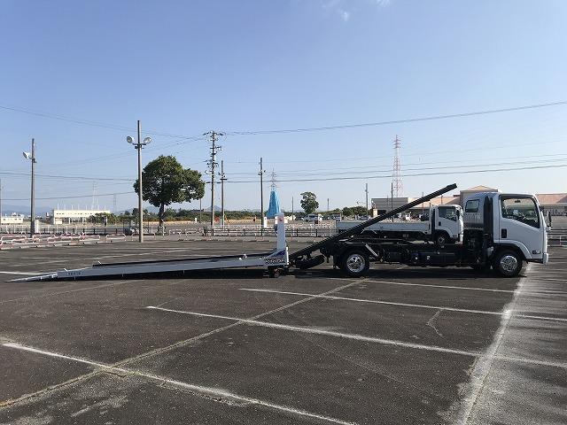 エルフトラック AT車・2.95t積・ S-RIDE・電動Rゲート・積載車 2.95t積・積載車・タダノ S-RIDE・AT・電動リアゲート・8チャンネルラジコン・AEBSカメラ・車線逸脱警報装置・左電格ミラー・キーレス・ETC・荷台内寸 L5703 W2070(11枚目)