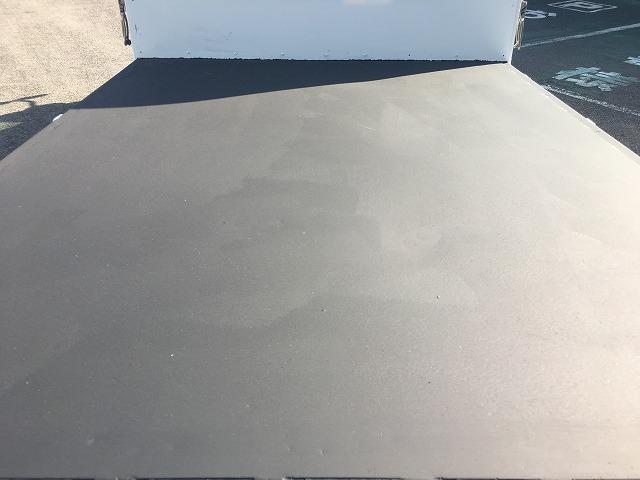 エルフトラック 鉄板張り・Wキャブ・AEBSカメラ・2t積・5MT 2t積・Wキャブ・AEBSカメラ・5MT・坂道発進補助装置・衝突被害軽減ブレーキ・車線逸脱警報装置・アイドリングストップ・ETC・鳥居、荷台鉄板張り・荷台内寸 L2082 W1614 H388(16枚目)