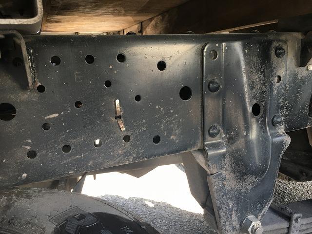 エルフトラック 鉄板張り・Wキャブ・AEBSカメラ・2t積・5MT 2t積・Wキャブ・AEBSカメラ・5MT・坂道発進補助装置・衝突被害軽減ブレーキ・車線逸脱警報装置・アイドリングストップ・ETC・鳥居、荷台鉄板張り・荷台内寸 L2082 W1614 H388(23枚目)