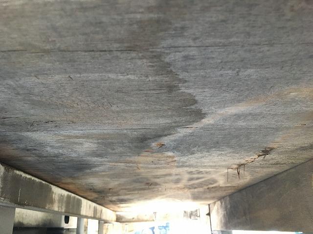 エルフトラック 鉄板張り・Wキャブ・AEBSカメラ・2t積・5MT 2t積・Wキャブ・AEBSカメラ・5MT・坂道発進補助装置・衝突被害軽減ブレーキ・車線逸脱警報装置・アイドリングストップ・ETC・鳥居、荷台鉄板張り・荷台内寸 L2082 W1614 H388(24枚目)