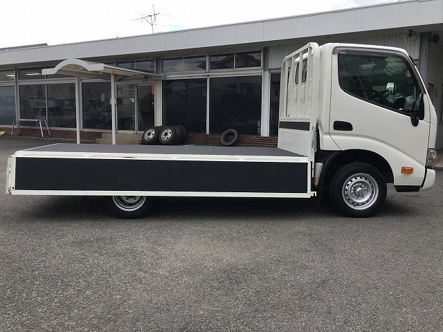 ダイナトラック 普通免許対応・AT車・荷台鉄板張り ・1.25t積・平ボディ・10尺・荷台鉄板張り・AT・車線逸脱警報装置・衝突被害軽減システム・荷台鉄板張り・ETC・Wタイヤ・オートライトシステム・低床・荷台内寸 L3100 W1607 H382(13枚目)