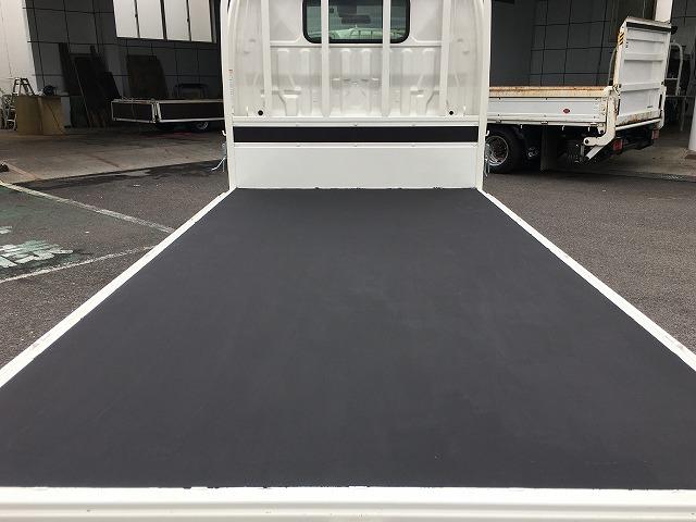 ダイナトラック 普通免許対応・AT車・荷台鉄板張り ・1.25t積・平ボディ・10尺・荷台鉄板張り・AT・車線逸脱警報装置・衝突被害軽減システム・荷台鉄板張り・ETC・Wタイヤ・オートライトシステム・低床・荷台内寸 L3100 W1607 H382(17枚目)